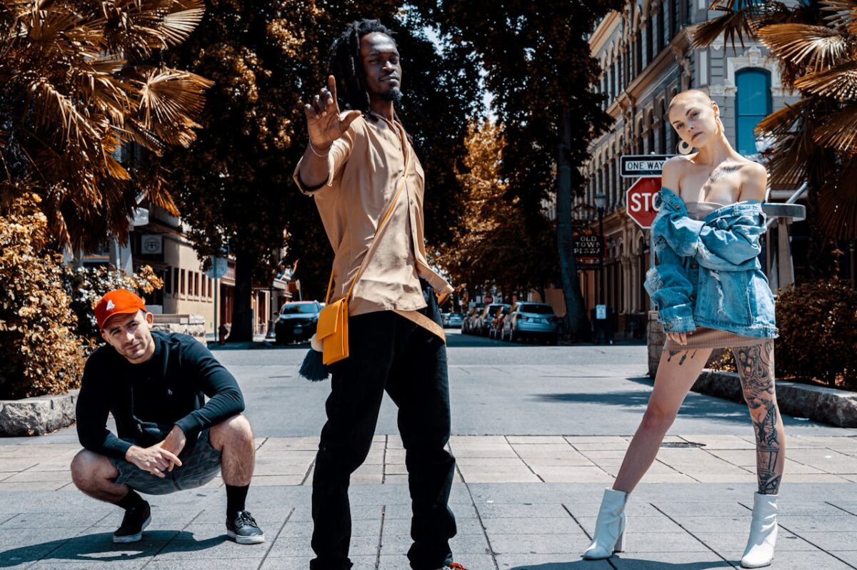 Offres Outdoor fashion shoot featuring stylish models posing confidently in an urban setting.